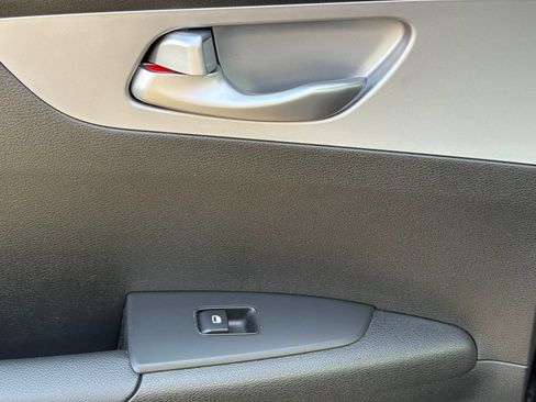 Used 2023 Kia Forte LXS w/ LXS Technology Package FWD image 17