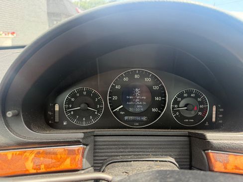 Used 2009 Mercedes-Benz E 350 4MATIC Sedan image 12