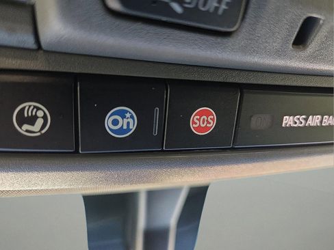 Used 2022 GMC Sierra 3500 SLT w/ SLT Convenience Package image 22