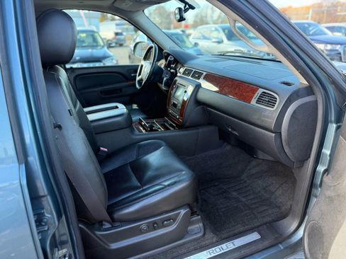 Used 2011 Chevrolet Avalanche LTZ image 13