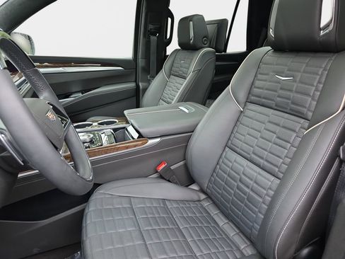 Used 2025 Cadillac Escalade Sport Platinum w/ LPO, ONYX Package AWD/4WD image 18