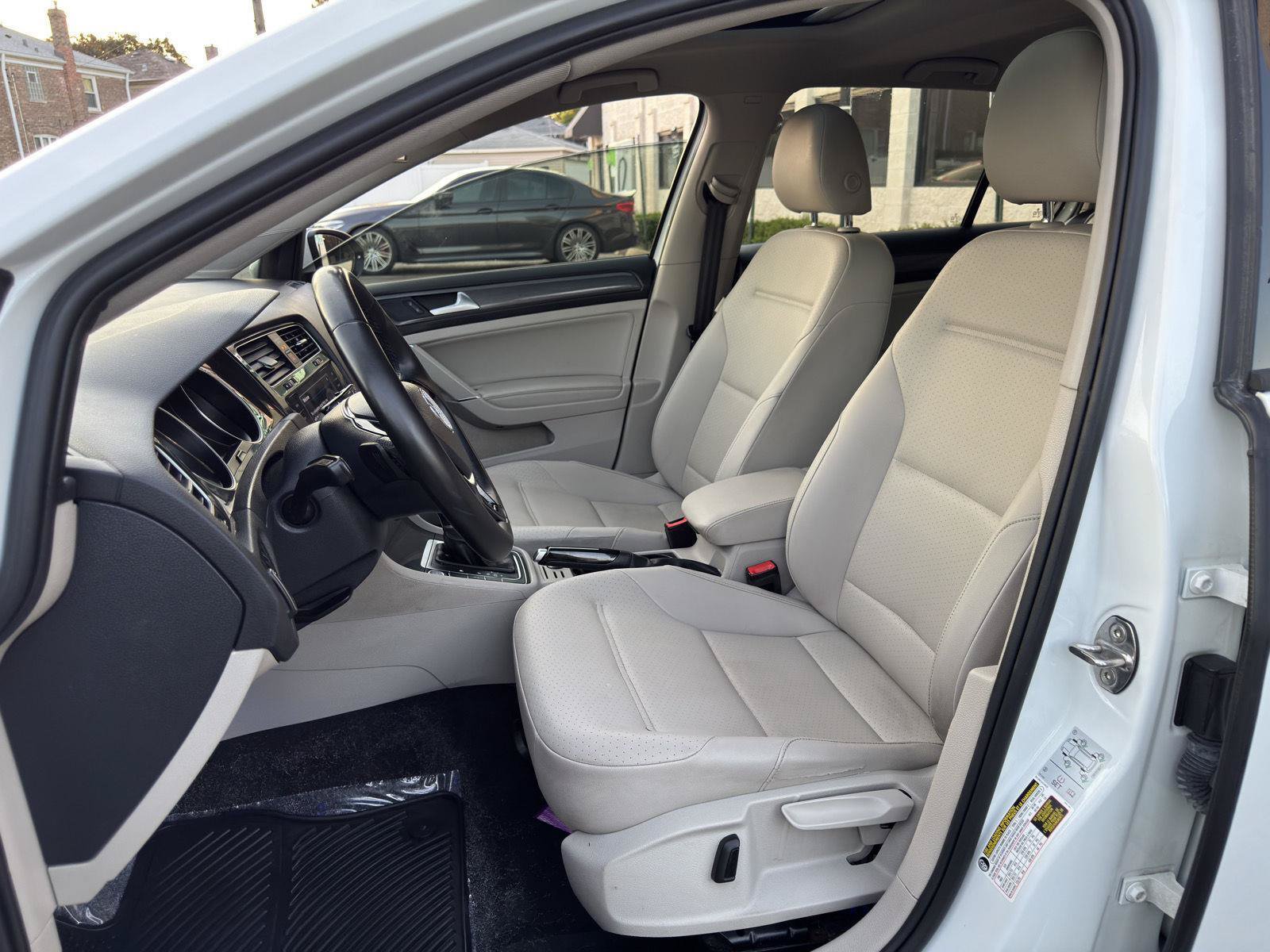 Used 2019 Volkswagen Golf 4-Door FWD image 23
