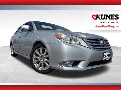 Used 2011 Toyota Avalon Limited image 1