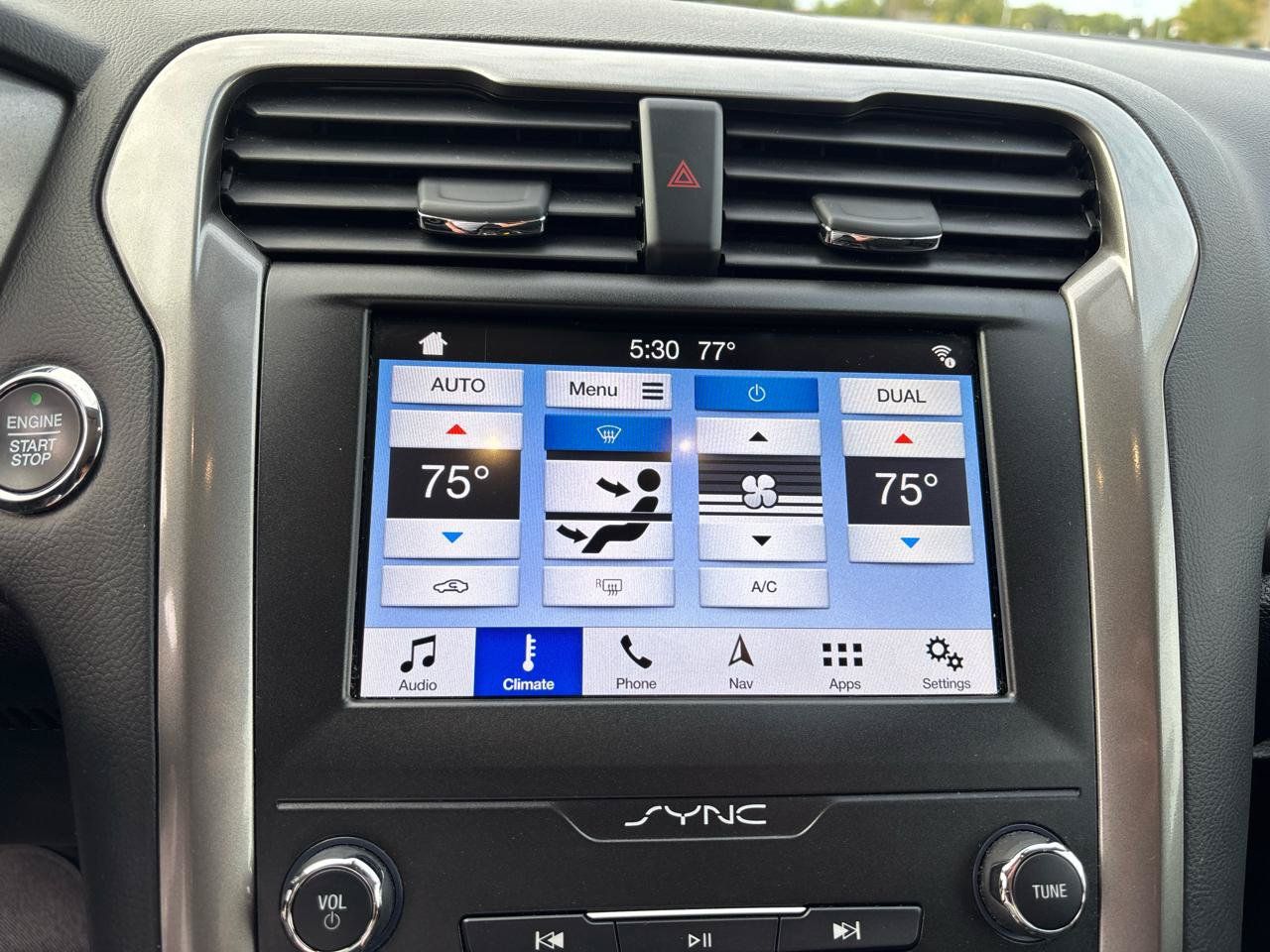 Used 2019 Ford Fusion SE FWD image 21