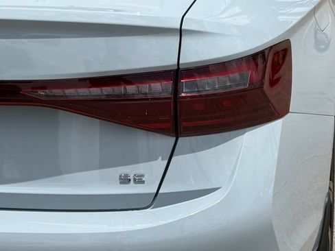 Used 2026 Volkswagen Jetta SE FWD image 5