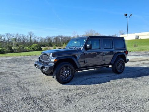Used 2025 Jeep Wrangler Sport S image 41
