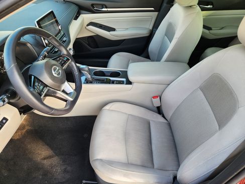 Used 2019 Nissan Altima 2.5 SV image 15