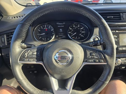 Used 2017 Nissan Rogue SV image 12