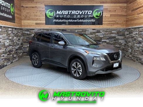 Used 2023 Nissan Rogue SV image 1