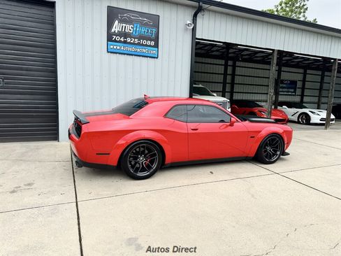 Used 2022 Dodge Challenger SRT RWD image 19