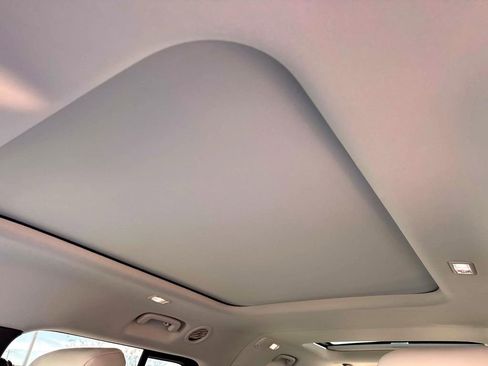 New 2026 Land Rover Defender 130 X-Dynamic SE image 19