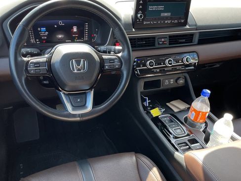 Used 2025 Honda Pilot Elite image 4