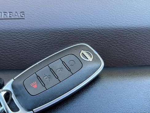 Used 2023 Nissan Rogue SV image 23