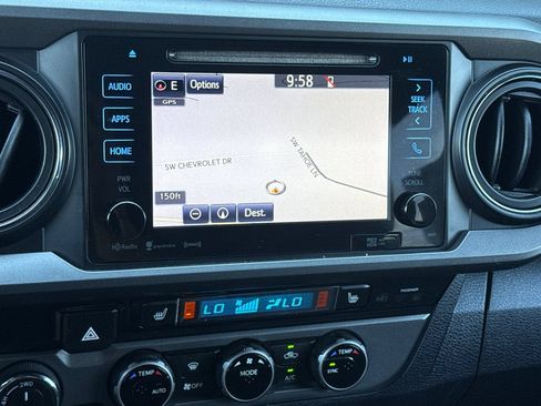 Used 2017 Toyota Tacoma TRD Off-Road w/ Premium & Technology Package AWD/4WD image 42