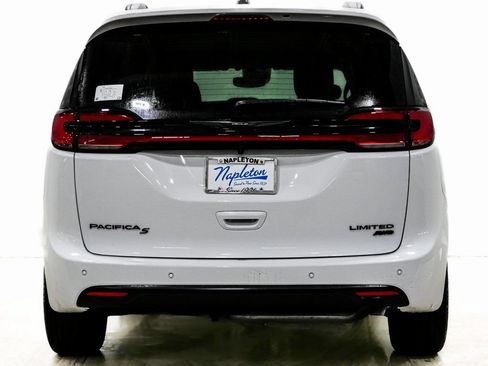 New 2026 Chrysler Pacifica Limited w/ S Appearance Package AWD/4WD image 8