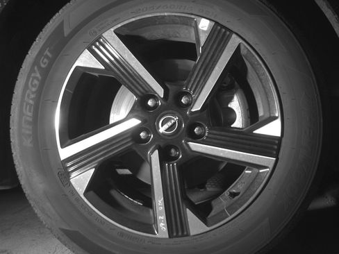 Used 2025 Nissan Sentra SV image 13