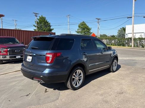 Used 2018 Ford Explorer XLT w/ Equipment Group 202A AWD/4WD image 7
