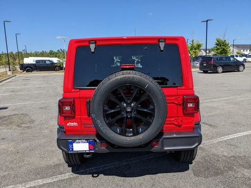 Certified 2025 Jeep Wrangler Unlimited Sahara AWD/4WD image 20