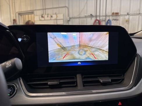 Used 2025 Chevrolet Trax LT image 19