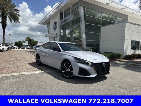 Used 2024 Nissan Altima 2.5 SR w/ SR Premium Package FWD image 1