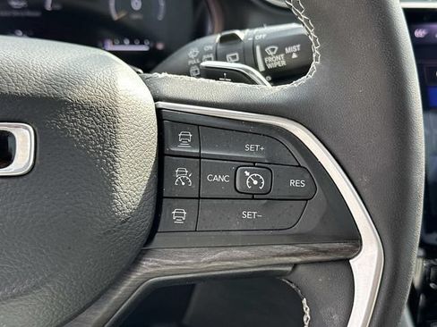 Used 2023 Jeep Grand Cherokee Limited AWD/4WD image 29
