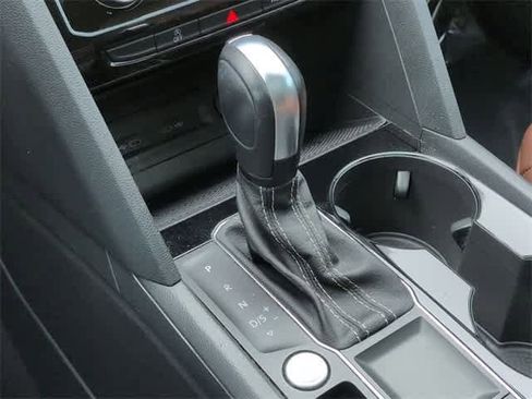 Used 2022 Volkswagen Atlas SE w/ Panoramic Sunroof Package image 34