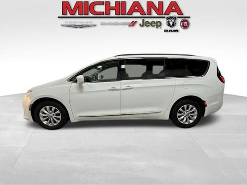 Used 2017 Chrysler Pacifica Touring-L image 1