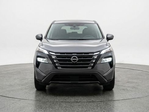 Used 2025 Nissan Rogue SV image 2