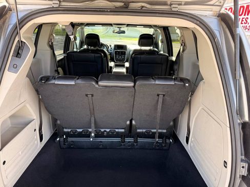 Used 2018 Dodge Grand Caravan SXT FWD image 13