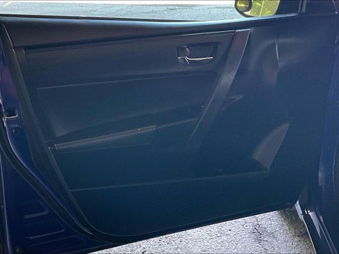Used 2019 Toyota Corolla SE FWD image 12