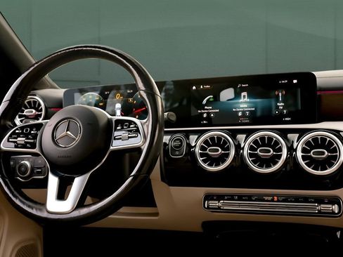 Used 2021 Mercedes-Benz CLA 250 4MATIC image 22