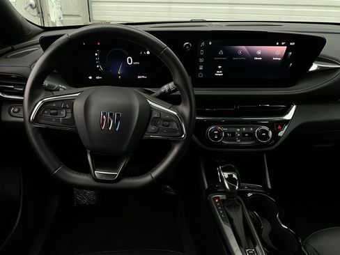 Used 2025 Buick Envista Sport Touring image 13