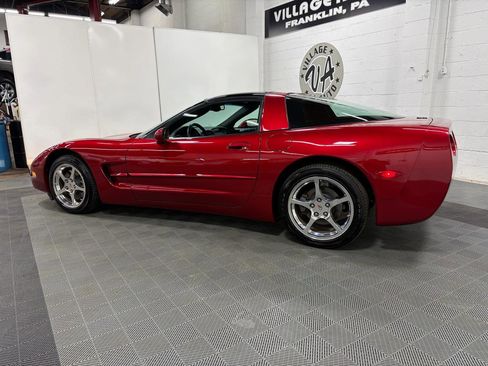 Used 2004 Chevrolet Corvette Coupe w/ Roof Package RWD image 12