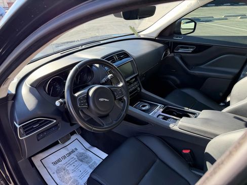 Used 2019 Jaguar F-PACE Premium image 9