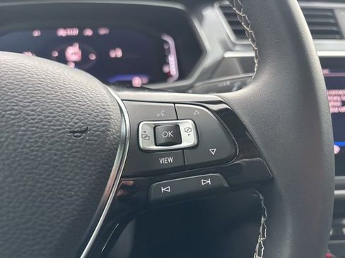 Used 2021 Volkswagen Tiguan SE image 25