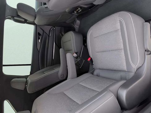 Used 2025 Chevrolet Traverse LT image 19