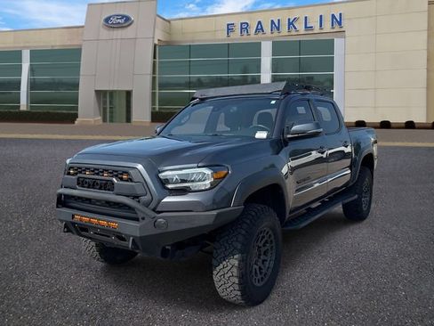 Used 2020 Toyota Tacoma TRD Off-Road w/ Technology Package AWD/4WD image 3
