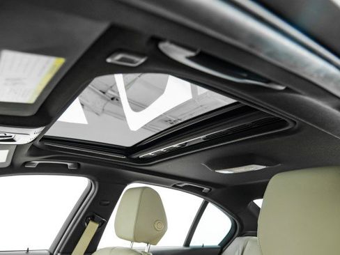 Used 2018 BMW 330e RWD image 30