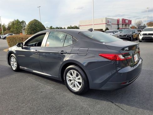 Used 2025 Toyota Camry LE image 9