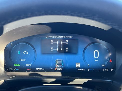 Used 2025 Ford Escape Platinum image 32