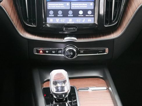Certified 2023 Volvo XC60 T8 Ultimate w/ Climate Package AWD/4WD image 28