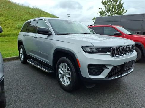 Used 2025 Jeep Grand Cherokee Laredo X w/ Luxury Tech Group I AWD/4WD image 11