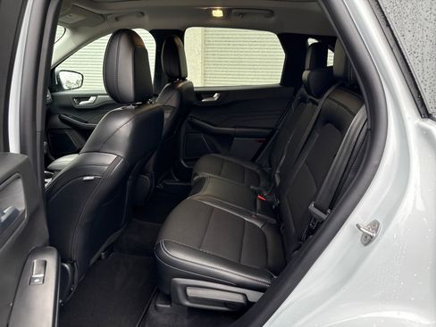 Used 2025 Ford Escape SE image 25