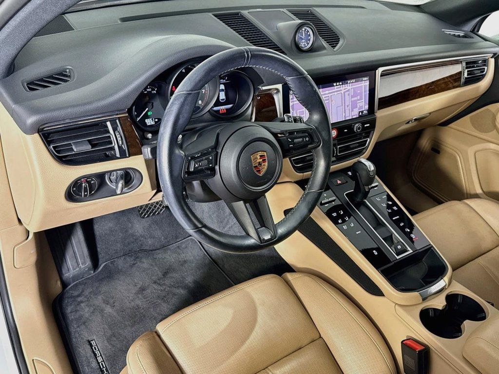 Certified 2024 Porsche Macan AWD/4WD image 4