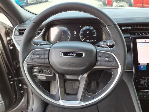 New 2025 Jeep Grand Cherokee L Limited w/ Black Appearance Package image 18