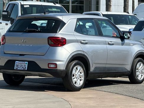 Used 2024 Hyundai Venue SE image 4