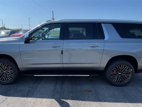 New 2025 Chevrolet Suburban Premier image 7