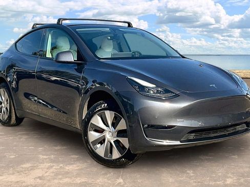 Used 2022 Tesla Model Y Performance AWD/4WD image 3