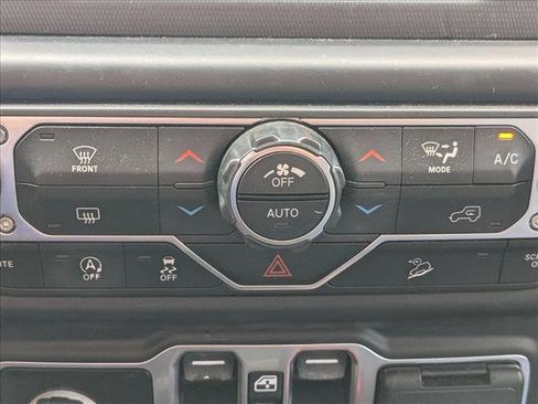 Used 2020 Jeep Wrangler Unlimited Sahara image 18