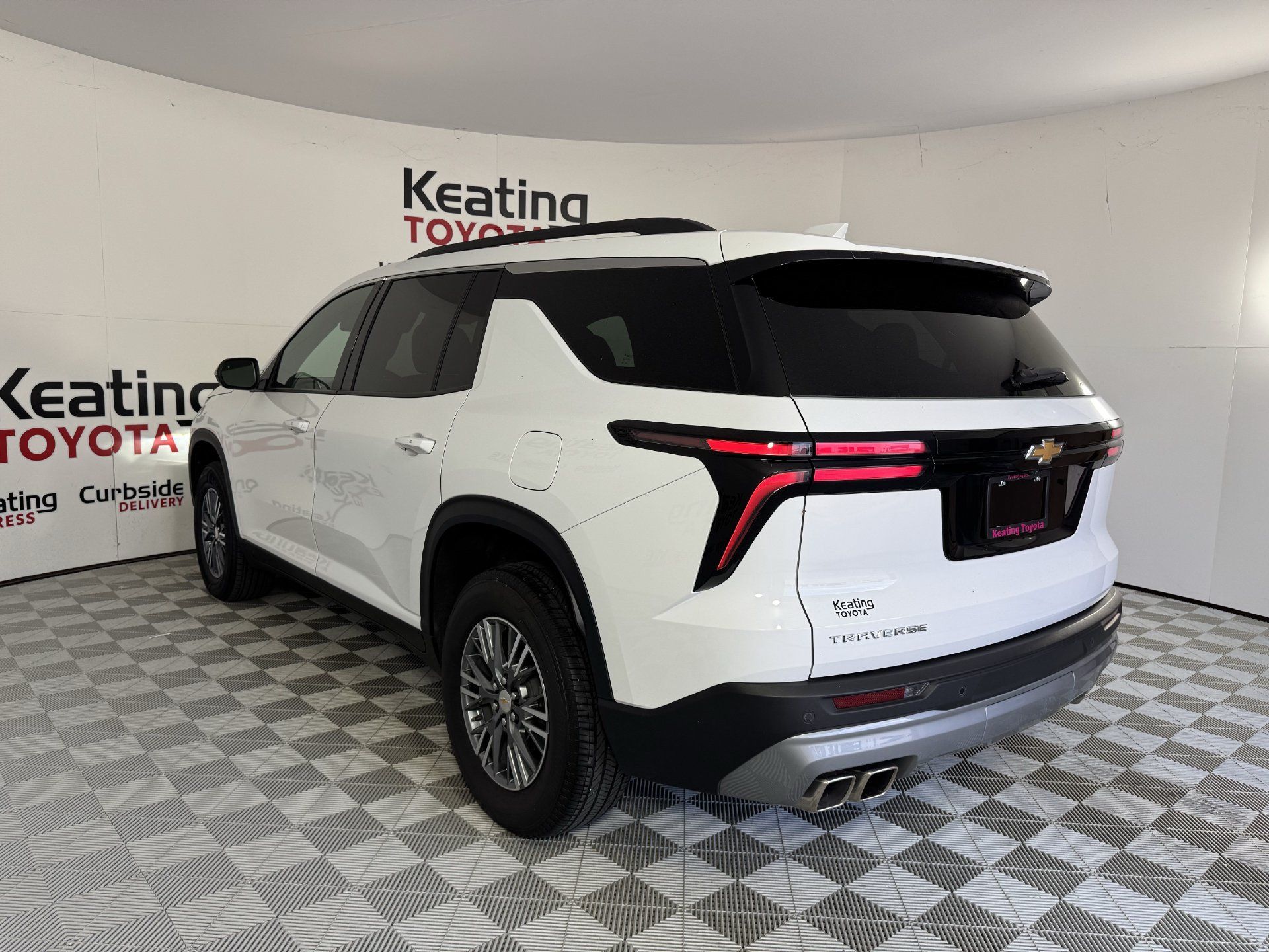 Used 2025 Chevrolet Traverse LT FWD image 7